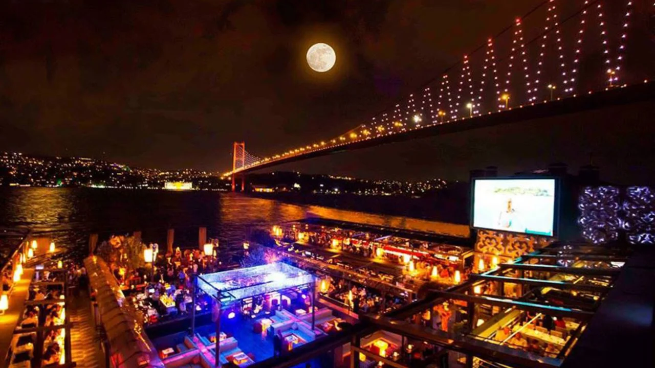 A Taste of Istanbul's Nightlife: Top Bars, Clubs, and Rooftop Lounges
